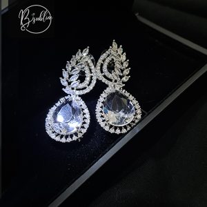 fancy earring (silver white)