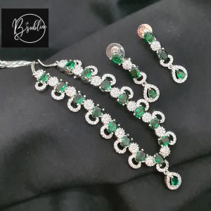 luxury set with green stone